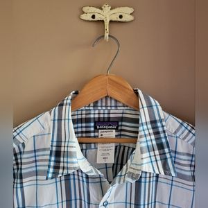Patagonia. Plaid snap closure short sleeve shirt. White / blue. L.